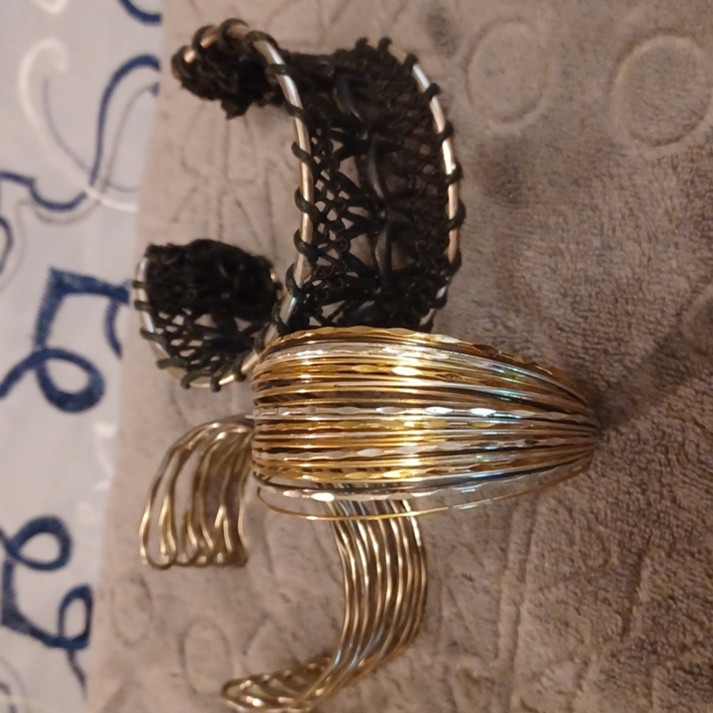 Bracelets - Picture 2 of 5